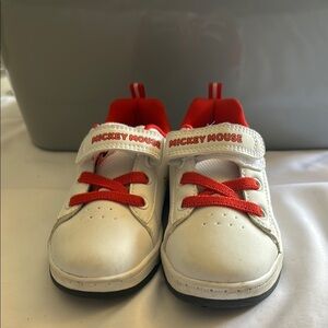 White and Red Low-Top Sneakers with Strap